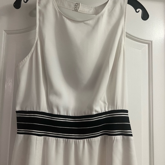 White dress Midi - Picture 4 of 4